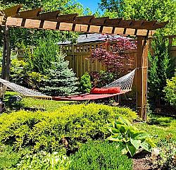 HAMMOCK UNIVERSE QDOLE 156 INCH OLEFIN DOUBLE QUILTED HAMMOCK WITH MATCHING PILLOW