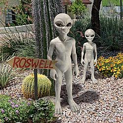 DESIGN TOSCANO LY612299 10 INCH LARGE OUT OF THIS WORLD ALIEN STATUE